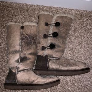 Distressed-Brown Uggs